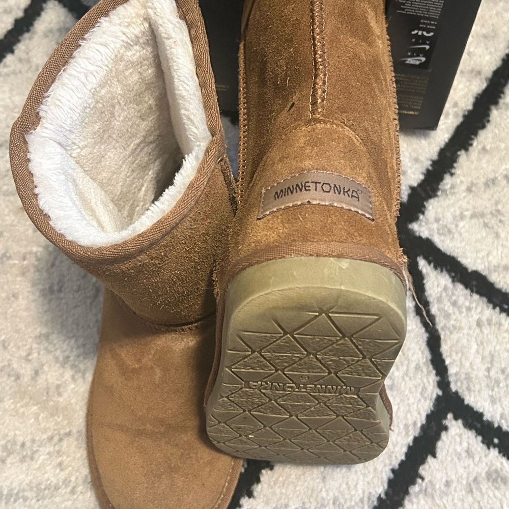 Big Kid Minnetonka Boots